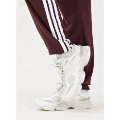 9060 Sneakers