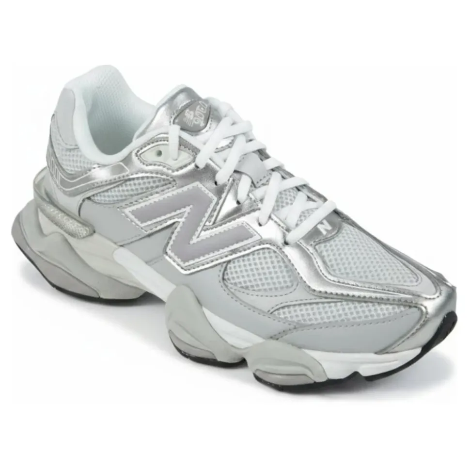 9060 Sneakers