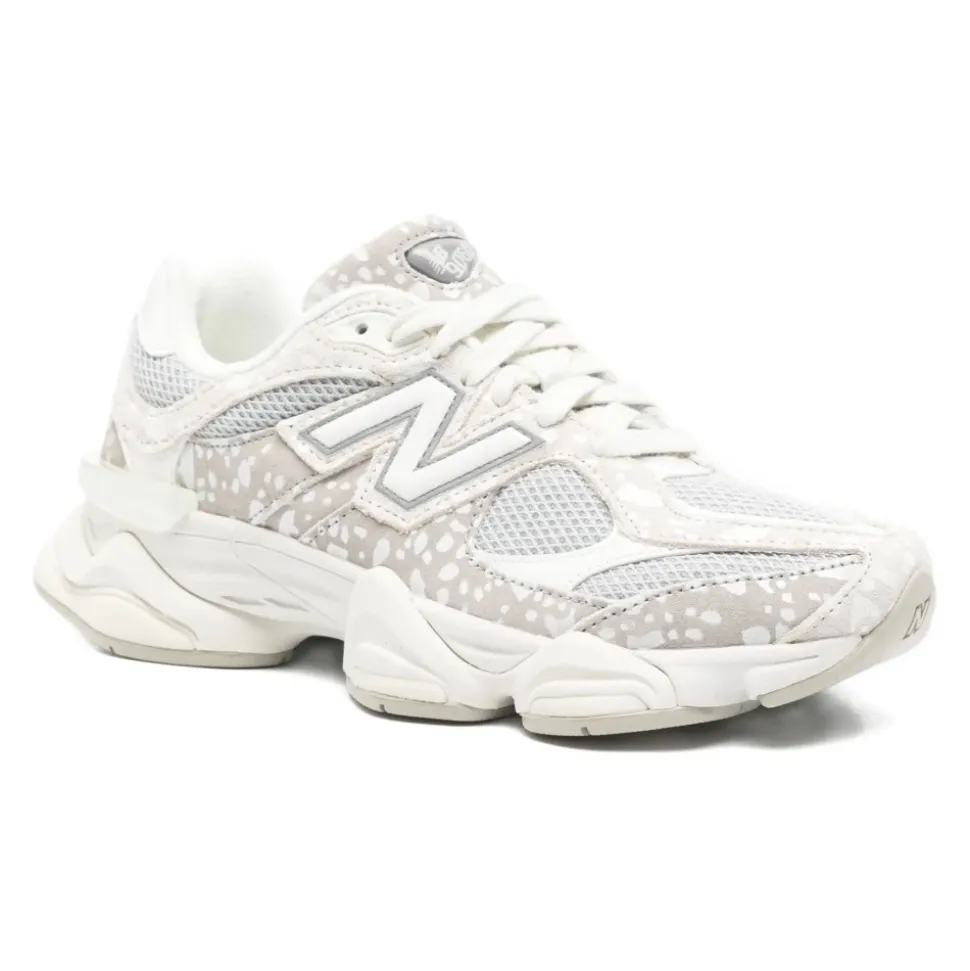 9060 Sneakers