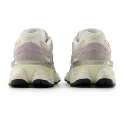 9060 Sneakers