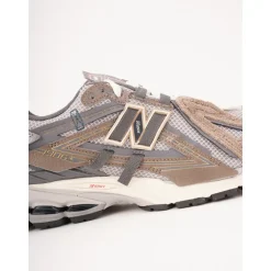 1906A Sneaker