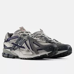 1906A Sneakers
