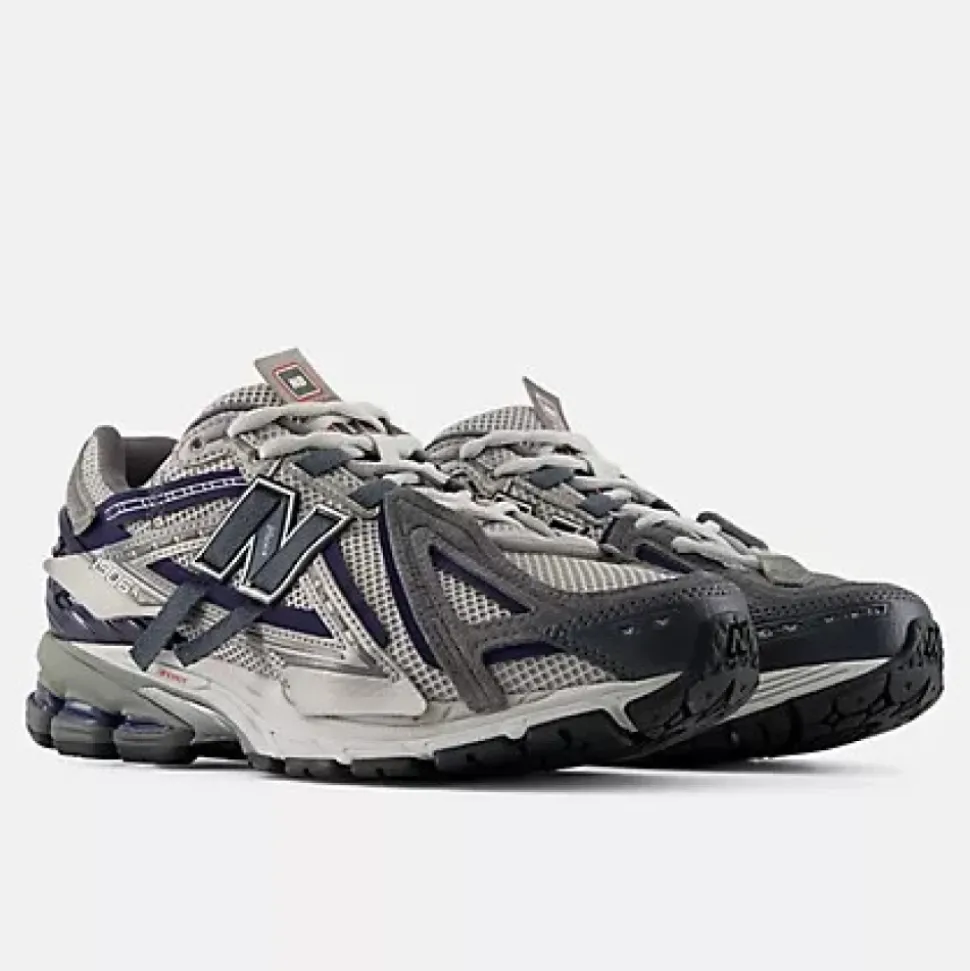1906A Sneakers
