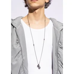 Collana con ciondolo