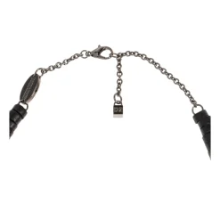 Collana con logo inciso