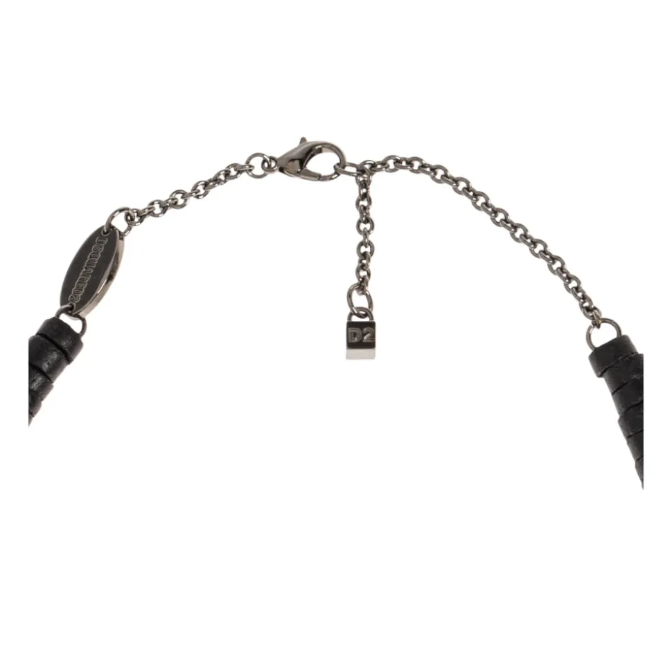 Collana con logo inciso