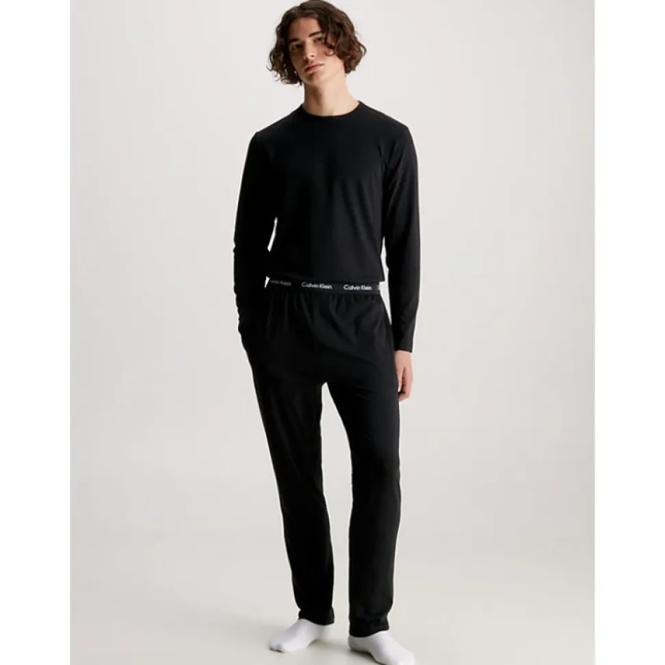 Completo Pantaloni Neri Design Elegante