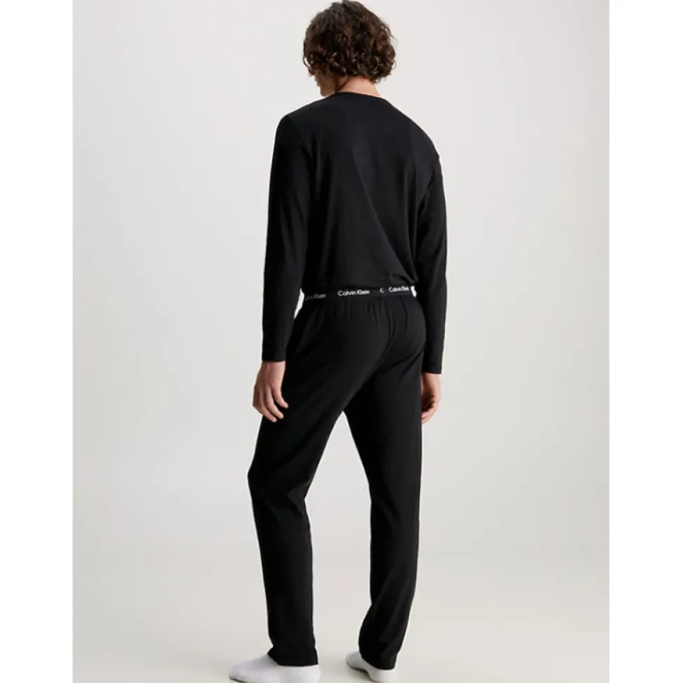 Completo Pantaloni Neri Design Elegante