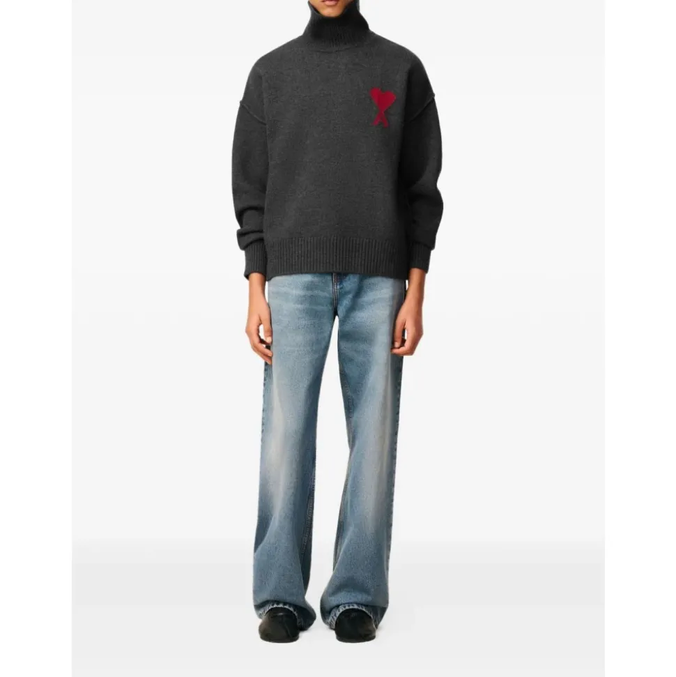 Maglione grigio con collo alto
