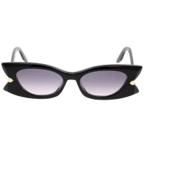 Occhiali da sole alla moda per un look alla moda