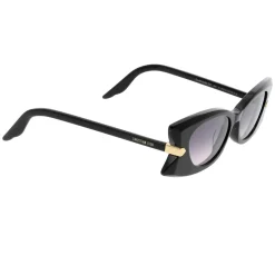 Occhiali da sole alla moda per un look alla moda