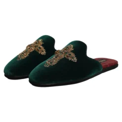Pantofole in velluto verde con croce decorata