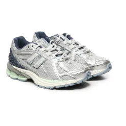 1906R Training Shoes