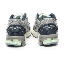 1906R Training Shoes