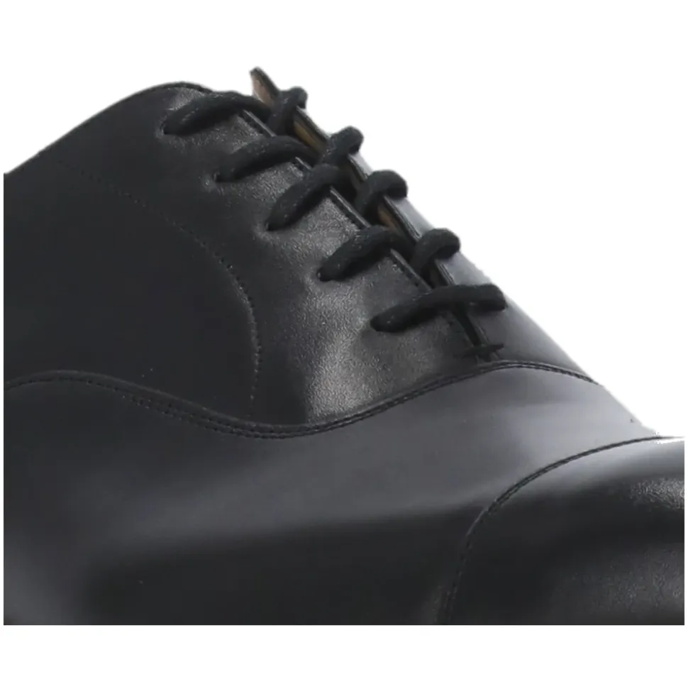 Scarpe basse stringate in pelle nera