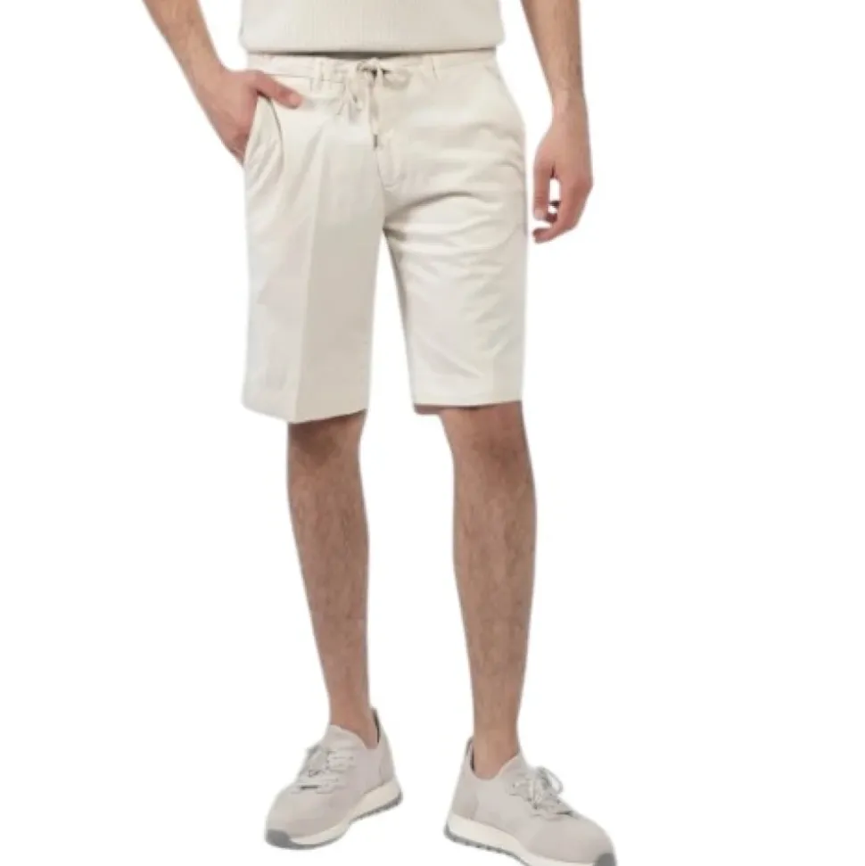 Shorts Bermuda crema con tasche