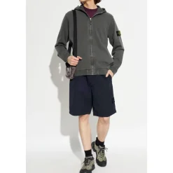 Shorts con patch logo