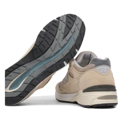 Sneakers beige SS25 con ammortizzazione ENCAP