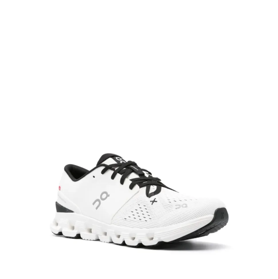 Sneakers Bianche in Maglia con Dettagli Riflettenti