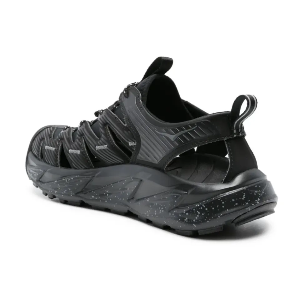 Sneakers nere leggere con design a taglio