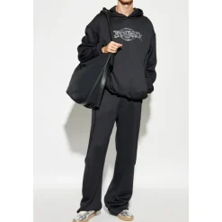 Sweatshirts & Hoodies